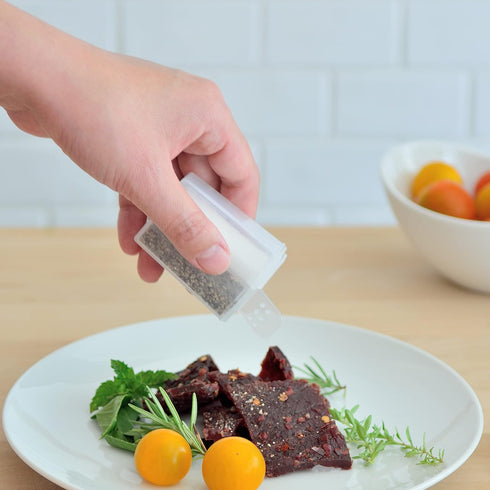 Youngever 4 Pack Plastic Salt and Pepper Shaker Set, Clear Salt and Pepper Containers with Lid, Plastic Spice Jar, Spice Dispenser To Go Set for T...