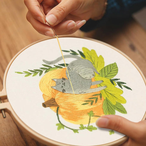 XM-GENYUE 3 Sets Cat Embroidery Starters Kit with Pattern for Beginners, Full Range of Stamped Cross Stitch Kit Set with Embroidery Hoop Cloth Thr...