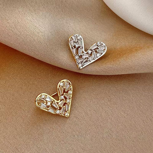 White Crystal Heat Shape Brooches Pins Dainty Rhinestone Love Heart Brooches Women Girls Valentine's Day Gift...