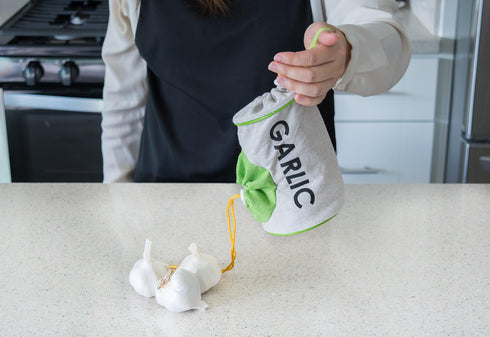Evriholder Fresh Fare Garlic Keeper, Double Drawstring Feature Protects from Light and Delays Spoilage Sprout-Free Vegetable Storage Bag, 12 Head ...