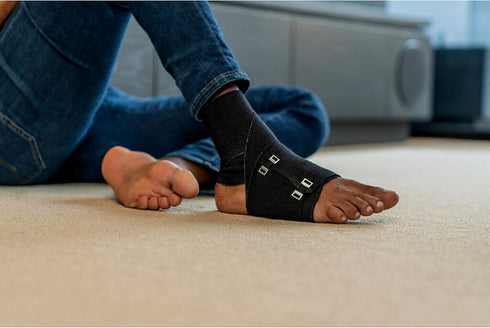ACE 4 Inch Elastic Bandage with with Clips, Black, Great for Leg, Shoulder and More, 1 Count...