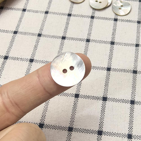 New Upick 11/13/15/23mm 100pcs Shell Buttons Sewing Craft Buttons 2 Holes (23mm)...