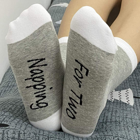 JXGZSO Pregnancy Gift Mommy To Be Socks Gifts Napping For Two Mom Sock Pregnant Mom Gift (Napping For Two Socks Set)...