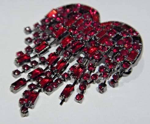 RED BLEEDING HEART CRYSTAL LAVALIER BROOCH bloody tassel drop dark gothic Valentine's Day pin...