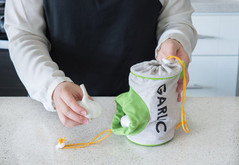 Evriholder Fresh Fare Garlic Keeper, Double Drawstring Feature Protects from Light and Delays Spoilage Sprout-Free Vegetable Storage Bag, 12 Head ...