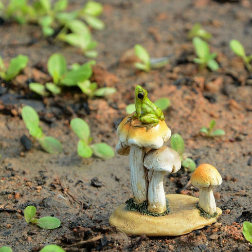 Top Collection Miniature Fairy Garden and Terrarium Statue, Frog on Mushrooms...