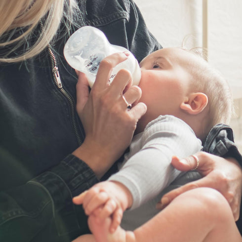 Tommee Tippee Baby Bottles, Natural Start Anti-Colic Baby Bottle, 9oz, 0 Months+, Slow Flow Breast-Like Nipple, Self-Sterilizing, Baby Feeding Ess...