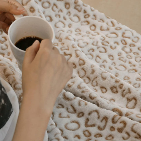 FY FIBER HOUSE Cheetah Print Blanket Flannel Fleece Throw Blanket with 3D Leopard Print, 50"X60", Brown...