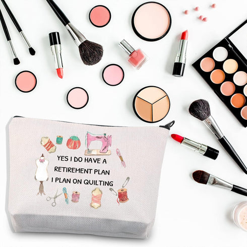 BDPWSS Sewing Gift Sewing Cosmetics Bag Yes I Do Have A Retirement Plan I Plan On Quilting Makeup Bag For Sewing Lovers Gift (Retirement plan)...