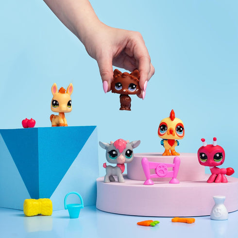 Littlest Pet Shop Farm Besties Collector Set - Gen 7 Bobble Head Pets #56-60, Imagination Toy for Kids 4+...