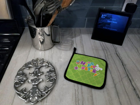 Caroline's Treasures BB6900PTHD Happy Easter Green Quatrafoil Pair of Pot Holders Kitchen Heat Resistant Pot Holders Sets Oven Hot Pads for Cookin...