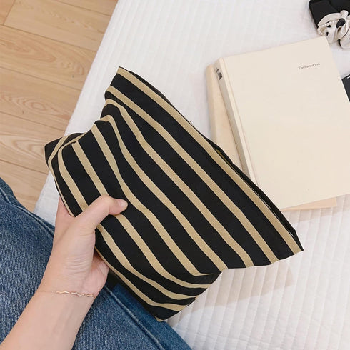 Large Aesthetic Makeup Bag, Floral Cosmetic Bags for Women Girls, Canvas Makeup Organizer Storage with Zipper, Travel Toiletry Bag, Cute Skincare ...