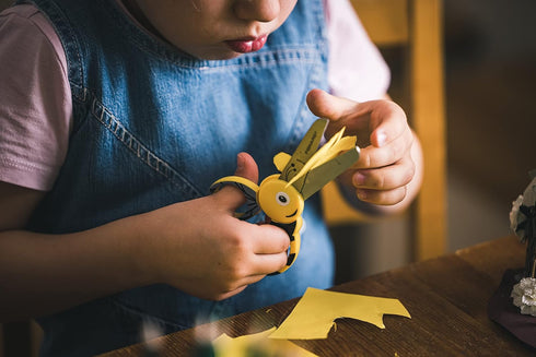 Fiskars Children's Animal Scissors with Bee Motif, From 4 years, length: 13 cm, For right and left handers, Stainless steel blade/plastic handles,...