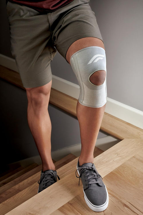 FUTURO Comfort Knee with Stabilizers, Medium...