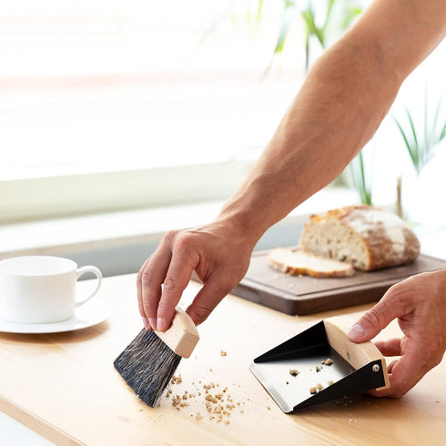 Navaris Small Dustpan and Brush Set - Wooden Mini Dust Pan Brush for Sweeping Table Tabletop - Compact Horsehair Brush for Sweeping Countertop - B...