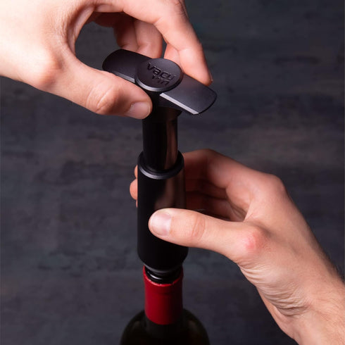Vacu Vin Wine Saver Pump Black with 8 Vacuum Stopper Grey - Airtight Seal for Opened Bottles to Preserve the Freshness Up to 10 Days - Easy to Use...