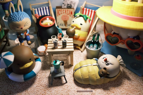 yueton 100g 3mm Miniature Dollhouse Clear Plastic Ice Cubes, Doll House Ice Cubes, Fake Ice Cubes, Dollhouse Beer Drinks Accessories, Dollhouse Cu...