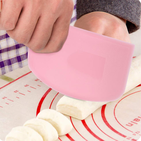 LUTER 2 Pieces 12 x 9.5 cm Pastry Horn – Plastic Dough Scraper for Kitchen, Pastry, Pancakes (Pink, White)...