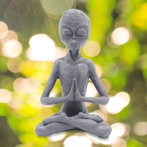 Dnoifne Garden Statue Meditating Alien Sculptures, Meditating Alien Resin Ornament, UFO Indoor Outdoor Garden Decor, Meditating Alien Figurines...