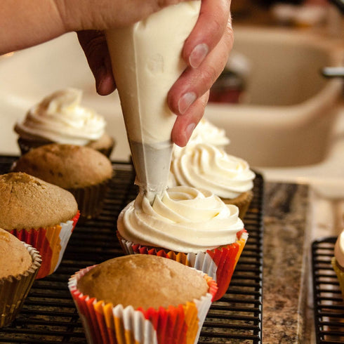 Tamodan Piping Bags 100PCS & 16 Inches Tipless Piping Bags, Extra Thick Pastry Bags Disposable, Non-Slip Icing Piping Bags Disposable Design, Cake...