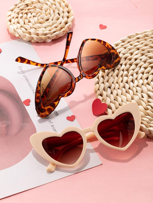 4 Pairs Heart Shaped Sunglasses Goggle Vintage Cat Eye Sunglasses Mod Style Retro Glasses with 4 Pieces Glasses Cloth 4 Pieces Flannel Bag for Par...
