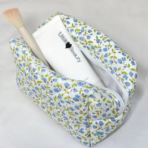 Floral Makeup Pouch,Quilting Flower Makeup Bag,Toiletries Bag,Cosmetic Bag,Skincare Bag,Stuff Bag,Fashionable Travel Makeup Pouch,Small Makeup Pou...