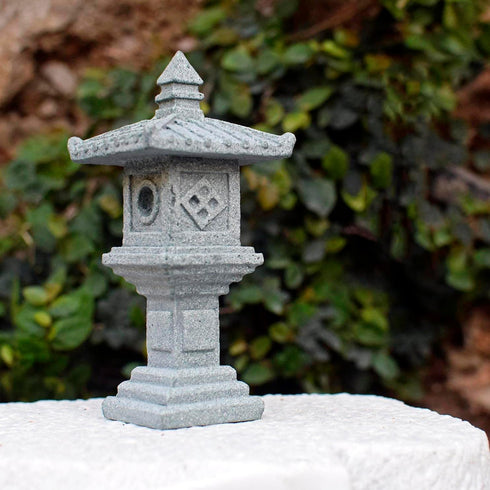 3 PCS Miniature Figurines Stone Pagoda Lantern Garden Statues Tiny Home Kit Meditation Accessories for Zen Garden Home Decor Yard Decorations Outd...