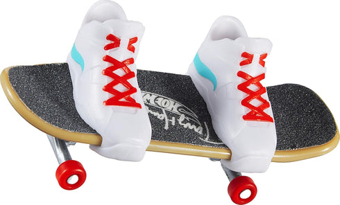 Hot Wheels Skate Tony Hawk Fingerboard & Removable Skate Shoes Multipack, 4 Boards, 2 Pairs of Skate Shoes, 1 Exclusive Set (Styles May Vary)...