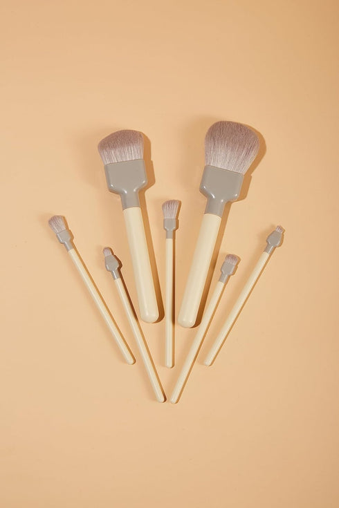 Unique Professional Painter Makeup Brush Set, COSHINE 7pcs Soft Synthetic Wood Handle Foundation, Powder, Eyeshadow, Lip Gloss Cosmetic Brushes Ki...