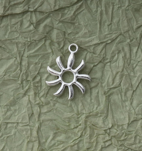 50 Pcs Hollow Sun Charms 1.8 x 1.5 cm Cute Chic Metal Pendants for DIY Jewelry Making Kit Finding Christmas Decoration Bracelet Necklace Thanksgiv...