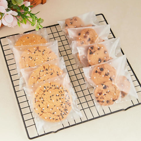 300PCS Cookie Bags Self Adhesive Clear Plastic Cellophane Treat Bags for Candy Pastry Packaging Christmas Party Favor Gift Giving (White Polka Dot...