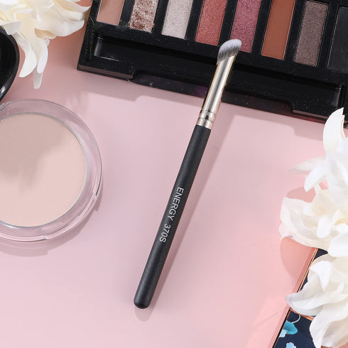 ENERGY Angled Flat Concealer Brush Under Eye Concealer Nose Contour Brush for Bronzer Liquid Foundation Cream Cosmetic Press Powder Concealer Pale...