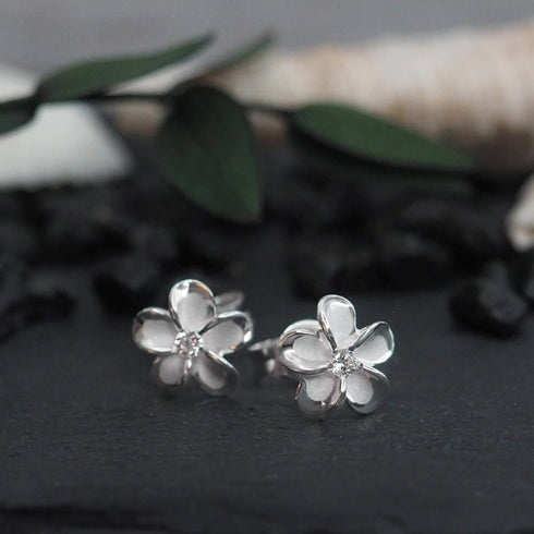 Hawaiian Silver Jewelry Plumeria Womens Stud Earrings – Hawaiian Flower Stud Earrings for Women – Sterling Silver Flower Earrings with CZ Stone – ...