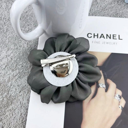 Lightweight Fabric Rose Flower Large Brooch Dual Purpose Brooch Hairpin Elegant Handmade Flower Brooches Pin for Women Dress Suit Ceremony Delicat...