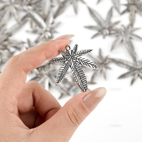 AUEAR, 30 Pack Metal Leaf-shaped Charms Tibetan Antique Silver Leaves Pendants for Card Grabber Earring Bracelet Necklace Jewelry Making Craft DIY...