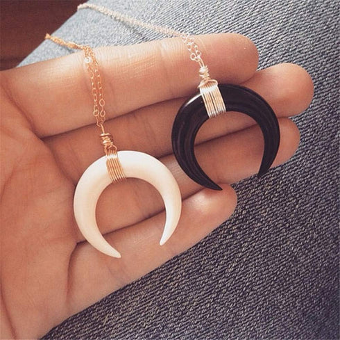 JczR.Y Resin Moon Necklace Vintage Big Horn Crescent Necklace Pendant for Women Boho Beach Jewelry Gifts...