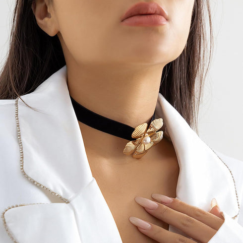 Boho Gold Flower Floral Pearl Black Choker Necklace for Women,Y2k Denim Rose Flower Choker Pearl Velet Choker Pendant Collar Trendy Jewelry...