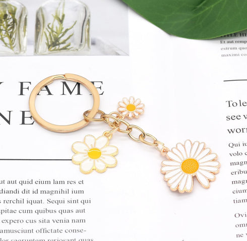Keychains Charms for Women, Cute Daisy Bag Charm Flowers Key Chain Car Key Ring Pendant for Purse Handbag Bags Decor...