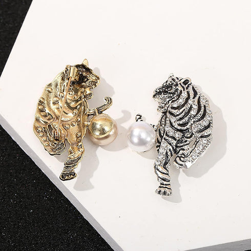 Rhinestone Crystal Tiger Brooch Pin,Enamel Animal Tiger Pearl Suit Lapel Pin Lion Coat Collar Brooch Badge Jewelry for Women Men...