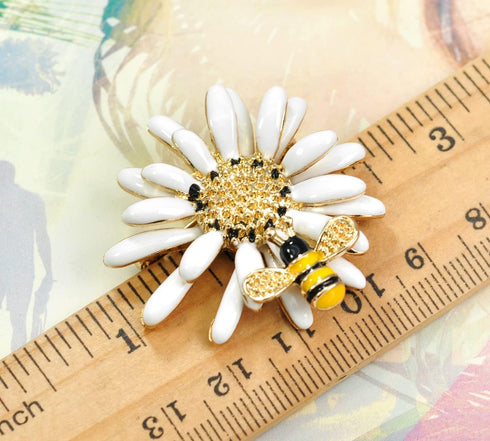 Gyn&Joy Golden Tone White Yellow Painted Enamel Bee Daisy Flower Collar Brooch Pin For Women...