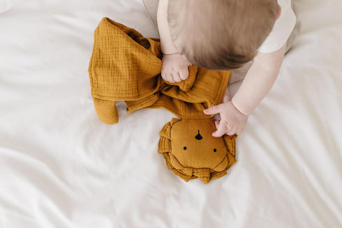 Marlowe & Co Organic Cotton Muslin Lion Lovey Blanket, Organic Cotton Muslin Lion Security Blanket (Toffee)...
