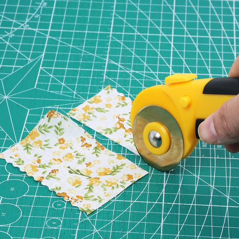 AUTOTOOLHOME 45mm Rotary Cutter Automatic Fabric Cutter 5pcs Titanium Replacement Blades 5pcs Pinking Rotary Blades with Safety Lock for Quilting,...