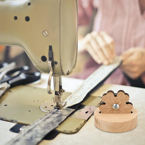 2pcs Daisy Thread Snip Cutters, Tabletop Blade Saver Yarn Cutter with Anti-Slip Stand Wooden Rotary Thread Cutting Tool Sewing Seam Supplies Quilt...