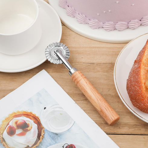 Pastry Cutter Wheel, Pasta Cutter Wheel with Wooden Handle and Fluted Ravioli Crimper Cutter Pizza Dumpling Lace Making Noodle Dough Cutter Roller...