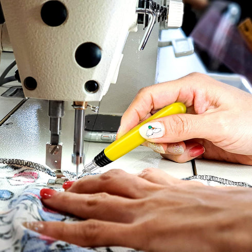 WILLBOND LED Needle Threader Sewing Tools Lighted Plastic Wire Loop DIY Needle Threader Illuminated Hand Machine Sewing Tool for Stitch Crafting Y...