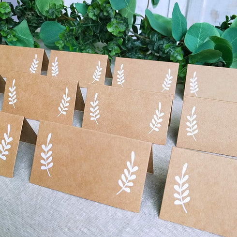 Supla 100 Pcs Place Cards with White Laurel Leaves Kraft Paper Cards Rustic Wedding Table Name Number Blank Table Tent Cards Table Name Tags Table...