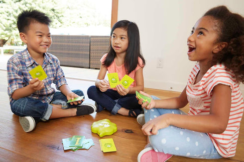 Mattel Games Gas Out for Kids, Family & Game Night, Hilarious Electronic Fart Sounds from a Plastic Gas Cloud...