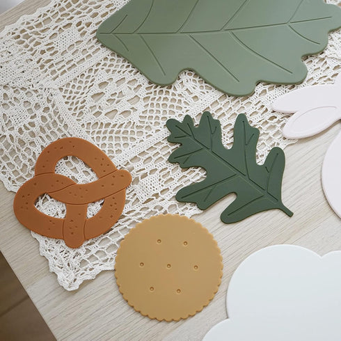 Silicone Trivet Mat Set of 2, Green Hot Pot Holder Hot Pads for Table and Countertop, Soft Rubber Multi-Use Oak Leaf Trivets for Hot Dish, Non Sli...