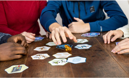 WHAT DO YOU MEME? Hands Up — Quick Thinking Card Game by FlexiQ, Brain Teasers for Kids 7+, Board Games for Family Night, Mind Games...