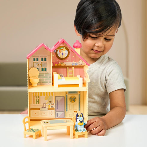 BLUEY Mini Home Playset | Compact House Playset with Carry Handle | Three Different Rooms | Kitchen, Bedroom and Bathroom | includes Figure with 5...